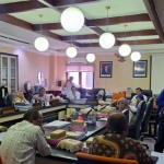 Rapat dengar pendapat Komisi B DPRD Surabaya bersama pengelola JMP 2 dan para pedagang.
