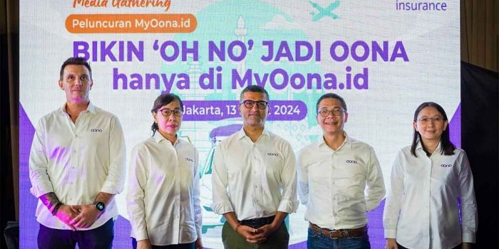 Commercial and Operations Director Oona Indonesia, Julien Pierre Combaret; Finance Director Oona Indonesia, Liani Chandra; Founder and Group CEO of Oona Insurance, Abhishek Bhatia; CEO Oona Indonesia, Vincent Soegianto; Technical Director Oona Indonesia, Fenni Sutanto.