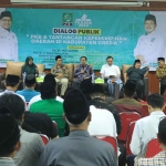 Para narasumber dalam dialog publik yang digelar PKB Gresik menghadapi Pilkada 2024. Foto: Ist