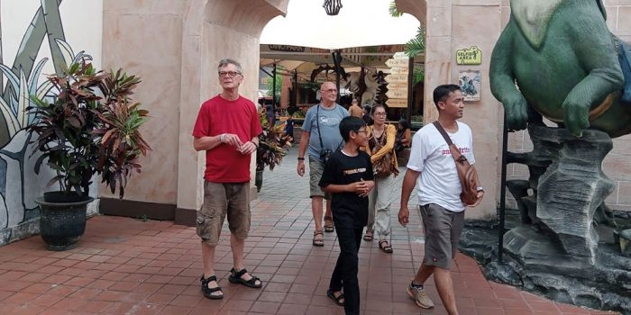 Tampak sejumlah wisatawan asing yang berkunjung ke Jatim Park 3.