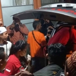 Proses evakuasi korban ke Rumah Sakit Sumber Sentosa, Malang. 