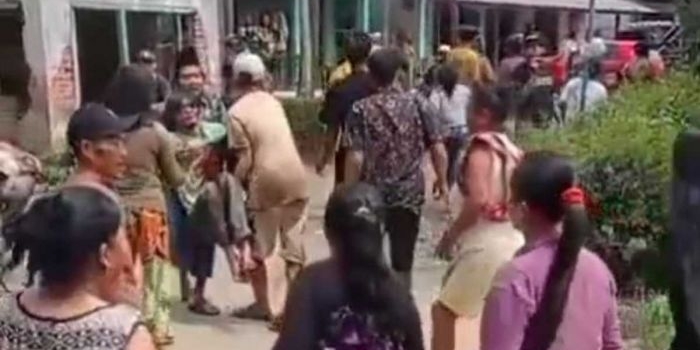 Tangkapan layar video yang menunjukkan pria di Wajak Malang jadi korban pembacokan.