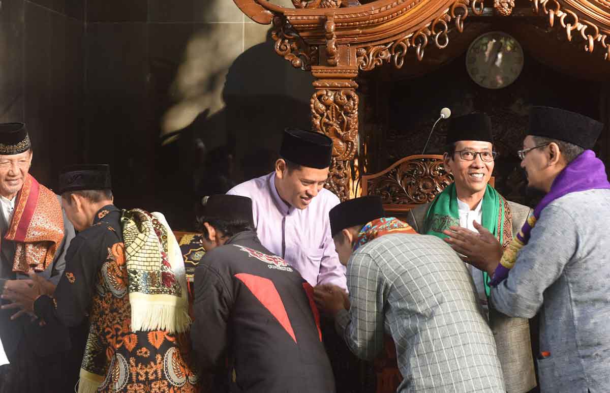 Bersama Keluarga Wali Kota Kediri Sholat Idul Fitri Di Masjid Agung