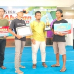 Kepala DKPP Nganjuk, Yusuf Satrio Wibowo, bersama peraih juara lomba.