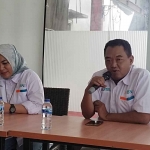 Pimpinan Cabang BNI Tuban, Samsul Arif bersama Pimpinan Bidang Pemasaran Bisnis, Herny Kuncahyani disaat acara gathering bersama wartawan pada beberapa hari lalu.