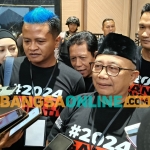 Paslon, Rijanto-Beky usai pengundian nomor urut peserta Pilbup Blitar. Foto: Akina/BANGSAONLINE