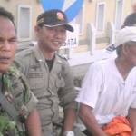 Anggota TNI dan Satpol PP berbaur dengan warga. foto: istimewa