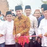 Wakil Gubernur Jawa Timur, Emil Elestia5nto Dardak secara resmi membuka bazar Kongres III Pergunu yang digelar di Kampus Institut Pesantren KH Abdul Chalim (IKHAC).