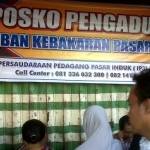 TAMPUNG PENGADUAN -Posko pengaduan untuk korban kebakaran Pasar Induk Bondowoso, Senin (15/9/2014). foto : sugiyanto/BangsaOnline