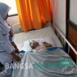 Nadine Maulidia saat dirawat di ruang HCU RSUD Jombang. foto: rony suhartomo/ BANGSAONLINE