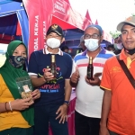 Bupati Yuhronur usai launching Taman Mahoni di Desa Kendal, Kecamatan Sekaran, Kabupaten Lamongan.