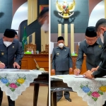 Wakil Bupati Pasuruan Mujib Imron saat menandatangani pengesahan dua raperda menjadi perda. Foto kanan, Ketua DPRD Sudiono Fauzan saat menandatangani pengesahan.