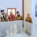 Bupati Gresik Fandi Akhmad Yani bersama kepala OPD saat meninjau Museum Kanjeng Sepuh. Foto: Ist.