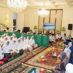 Khofifah Indar Parawansa di pengajian tasawuf bersama Syaikh Mohammad Fadhil Al-Jailani.