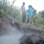 Lumpur panas yang menyembur di Gondang Bojonegoro. (ft-eky nurhadi/ BANGSAONLINE)