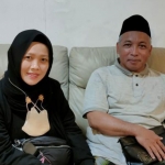 KH. Fahmi Amrulloh bersama istri.