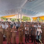 Foto bersama usai workshop penguatan Tefa, PjBL, dan sosialisasi Toploker sebagai implementasi link and match pendidikan vokasi dengan dunia usaha dan industri di SMKN2 Tuban. Foto: AHMAD CHOIRUDIN/ BANGSAONLINE