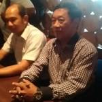 Mantan Pengurus Gafatar Jatim, dr Budi Laksmono dan mantan Pengurus Gafatar Surabaya, Rico saat memberikan keterangan pers. foto: m sidharta/ BANGSAONLINE