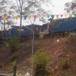 Truk pemuat urukan di Desa Kedanyang yang diprotes warga Srembi, Desa Kembangan. foto: syuhud/BANGSAONLINE