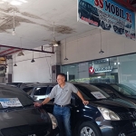 Owner SS Mobil 21, Sugeng Sumarsono, saat ditemui di showroom Maspion Square Surabaya.