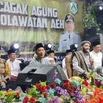 Habib AEH bersama pejabat Muspika dan perangkat Desa Cagak Agung saat bersholawat. FOTO: ist.