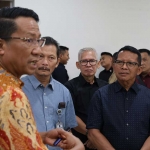 Menteri Hukum dan HAM, Supratman Andi Agtas, saat melakukan kunjungan kerja ke Tempat Pemeriksaan Imigrasi (TPI) di Bandara Internasional Juanda.