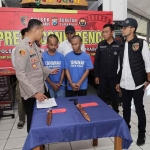 Konferensi pers terkait penangkapan perampas HP bersajam di Mapolsek Bubutan, Surabaya.