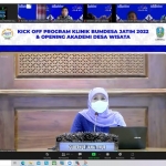 Gubernur Jawa Timur, Khofifah Indar Parawansa secara resmi membuka program Klinik BUM Desa Jatim secara virtual melalui zoom cloud meeting pada 2 Februari 2022. foto: tangkapan layar