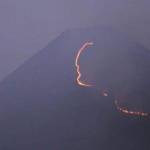 Api di Gunung Penanggungan, seakan lelehan lahar. foto: suarasurabaya
