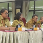Pj Wali Kota Kediri, Zanariah, saat memaparkan laporan evaluasi kinerja Triwulan III. Foto: Ist