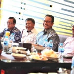 Tim Anies Baswedan saat melakukan konsolidasi di sebuah rumah makan di kawasan Jakarta Pusat.