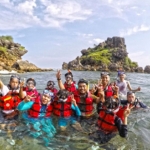 Pantai Nglambor di Gunung Kidul menawarkan wisata dengan panorama keindahan bawah laut.