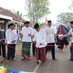 Bupati Malang saat meresmikan Jalan Desa Babadan, Kecamatan Ngajum.