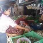 Kegiatan jual beli di Pasar Purwosari Bojonegoro.foto:eky nur hadi/BANGSAONLINE