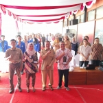 Kabid Kebudayaan Disporabudpar Nganjuk, Amin Fuadi saat foto bersama para narasumber dan peserta Seminar Museum