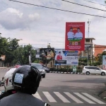 Salah satu gambar bakal calon wali kota Aizzudin – Sujono yang dipasang di salah satu sudut di Kota Kediri.