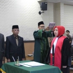 Prosesi pelantikan, dan sumpah jabatan Nenny Yulianny sebagai Wakil Ketua PN Sidoarjo Kelas 1A Khusus.