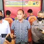Kasat Reskrim Polres Jombang, AKP Giadi Nugroho, saat rilis pers di Mapolres Jombang.