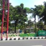 Salah satu lahan di jalan PK Bangsa Kota Kediri depan taman makam pahlawan yang akan dibangun taman kota. foto: arif kurniawan/ BANGSAONLINE