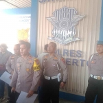 Wakapolres Mojokerto saat ditemui awak media terkait kecelakaan di Pacet.