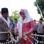 Kapolda Jatim bersama istri saat membuka acara Festival Bazar Ramadhan Polres Ngawi.