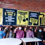 Deklarasi GMCM Mojokerto, menyesalkan aksi vandalisme banner berisi seruan moral memilih paslon. (foto: YUDI EP/ BANGSAONLINE) 