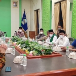 Suasana rapat antara Gubernur Jawa Barat Ridwan Kamil dan Bupati Bangkalan R. Abdul Latif Imron Amin.