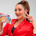 Siti Badriah (Sibad), artis sekaligus brand ambassador Mie Sukses isi 2.