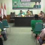KONSOLIDASI - Wasekjen DPP PPP versi Romi, Asrul Sani memimpin rapat konsolidasi PPP se-Jawa Timur di kantor DPW PPP, kemarin. foto: Didi Rosadi/BangsaOnline.com