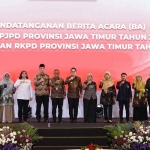 Pj Wali Kota Kediri, Zanariah (nomor 4 dari kiri) di Musrenbang Provinsi Jawa Timur. Foto: Ist