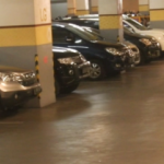 Tampak lokasi parkir salah satu pusat perbelanjaan di Surabaya