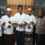 Gus Syaf foto bersama dengan Pengasuh Ponpes Midanutta