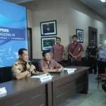 Kepala BNN Komjen Pol Budi Waseso memberikan keterangan pers terkait penangkapan tiga kru salah satu maskapai penerbangan yang menggelar pesta sabu, di Kantor BNN, Jakarta, Selasa (22/12). foto: merdeka.com
