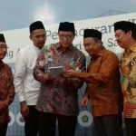 Menteri Agama RI Lukman Hakim Syafuddin saat me-launching iSantri di Ma’had Aly Pondok Pesantren Salafiyah Syafiiyah Sukorejo Situbondo.